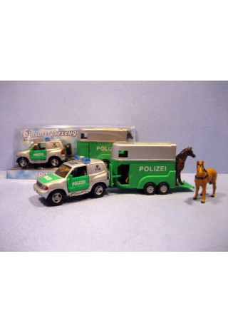 Samochód Policja HIPO z przyczepą na konie