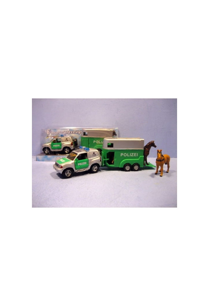 Samochód Policja HIPO z przyczepą na konie