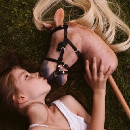 Koń na kiju ASTRUP Spirit HobbyHorse z wędz.