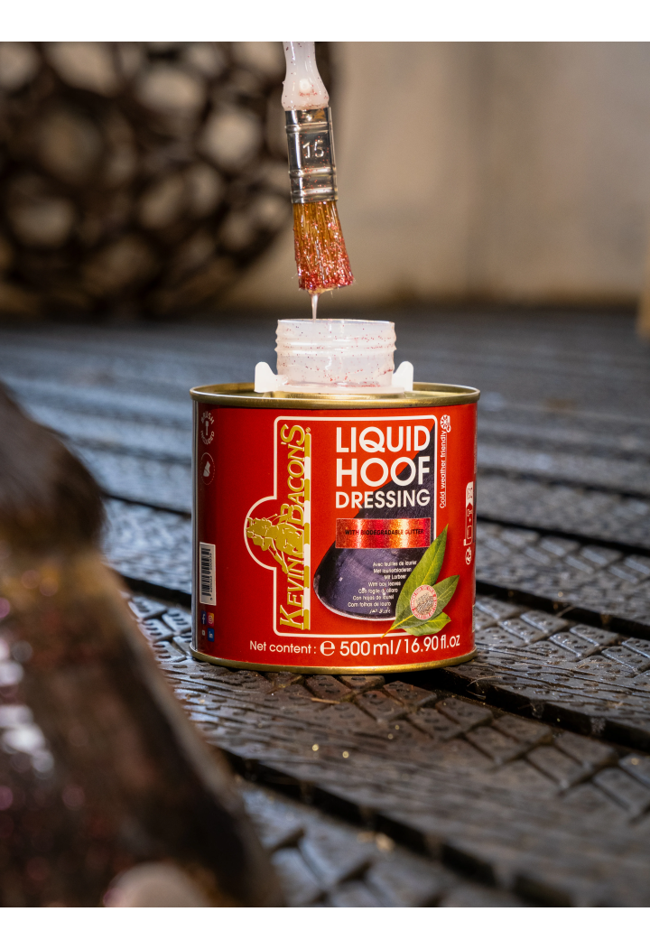 Olej do kopyt KEVIN BACON'S Liquid Hoof pink z brokatem 500ml