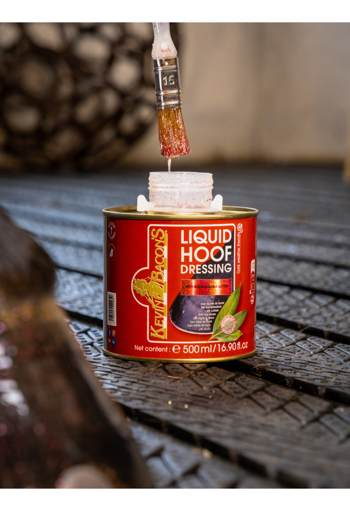 Olej do kopyt KEVIN BACON'S Liquid Hoof pink z brokatem 500ml