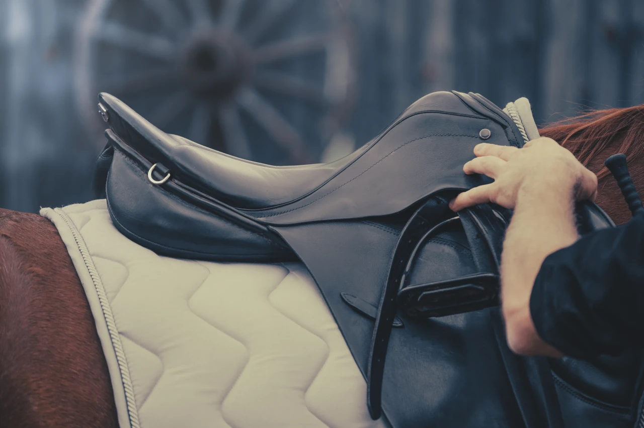Jak zamontować puśliska? Kompletny przewodnik dla jeźdźców