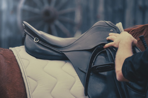 Jak zamontować puśliska? Kompletny przewodnik dla jeźdźców